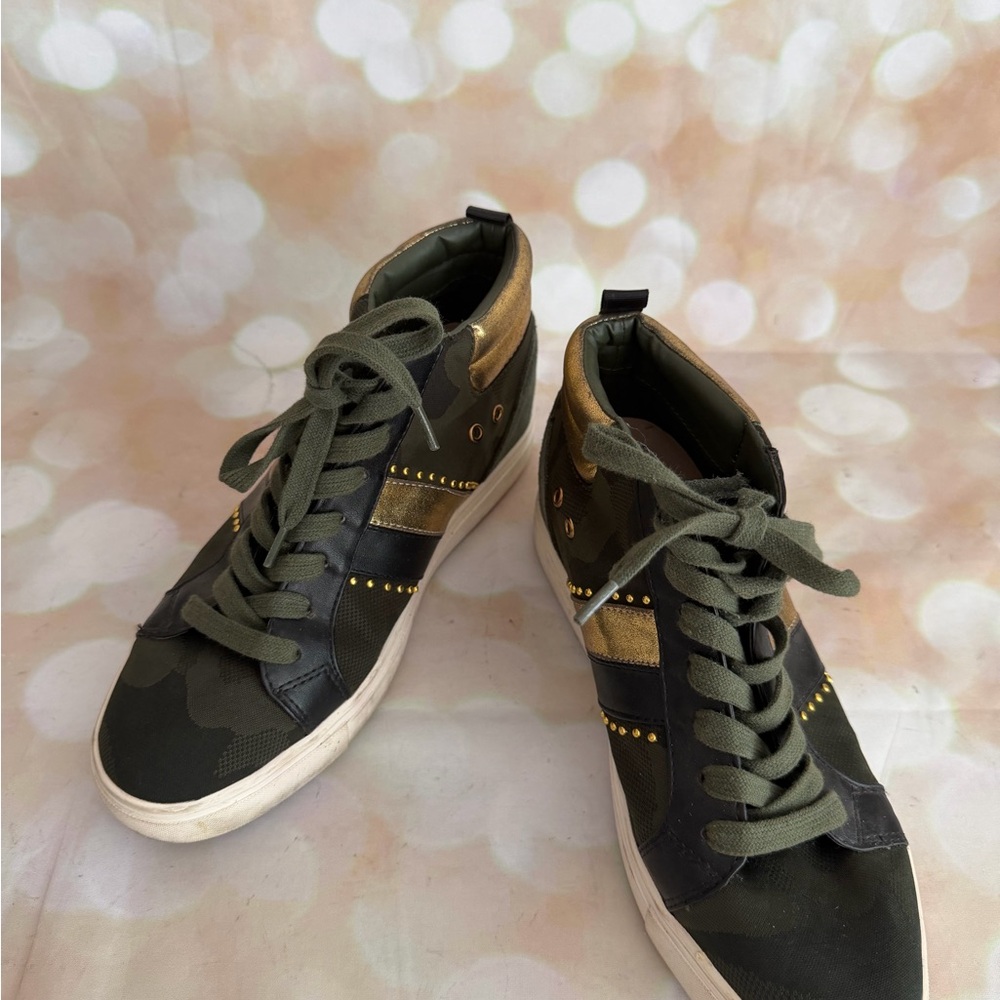 Steve Madden Green Camouflage and Metallic Gold Low-Top Sneaker